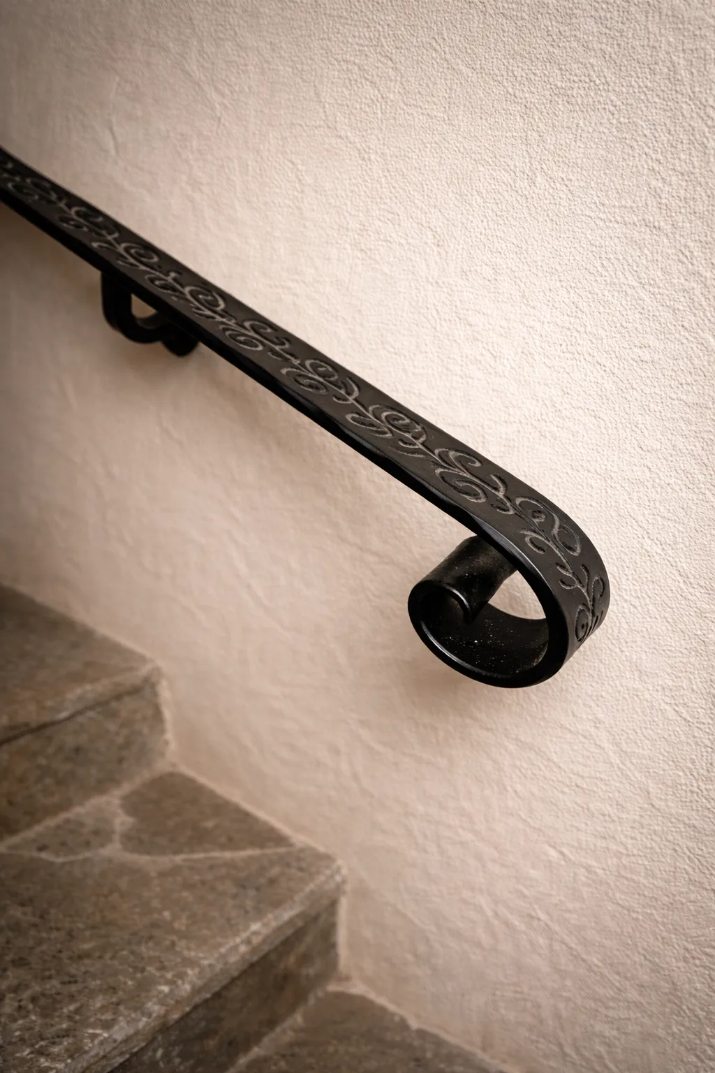 Detalle de pasamanos de forja en Cumbres de Lores